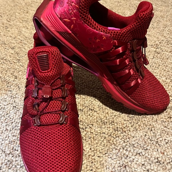 Nike , burgundy, 8.5 Women - Picture 2 of 2